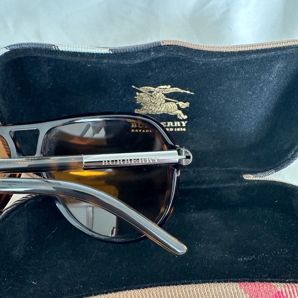 Burberry Tortoise Sunglasses with Case - Picture 4 of 6